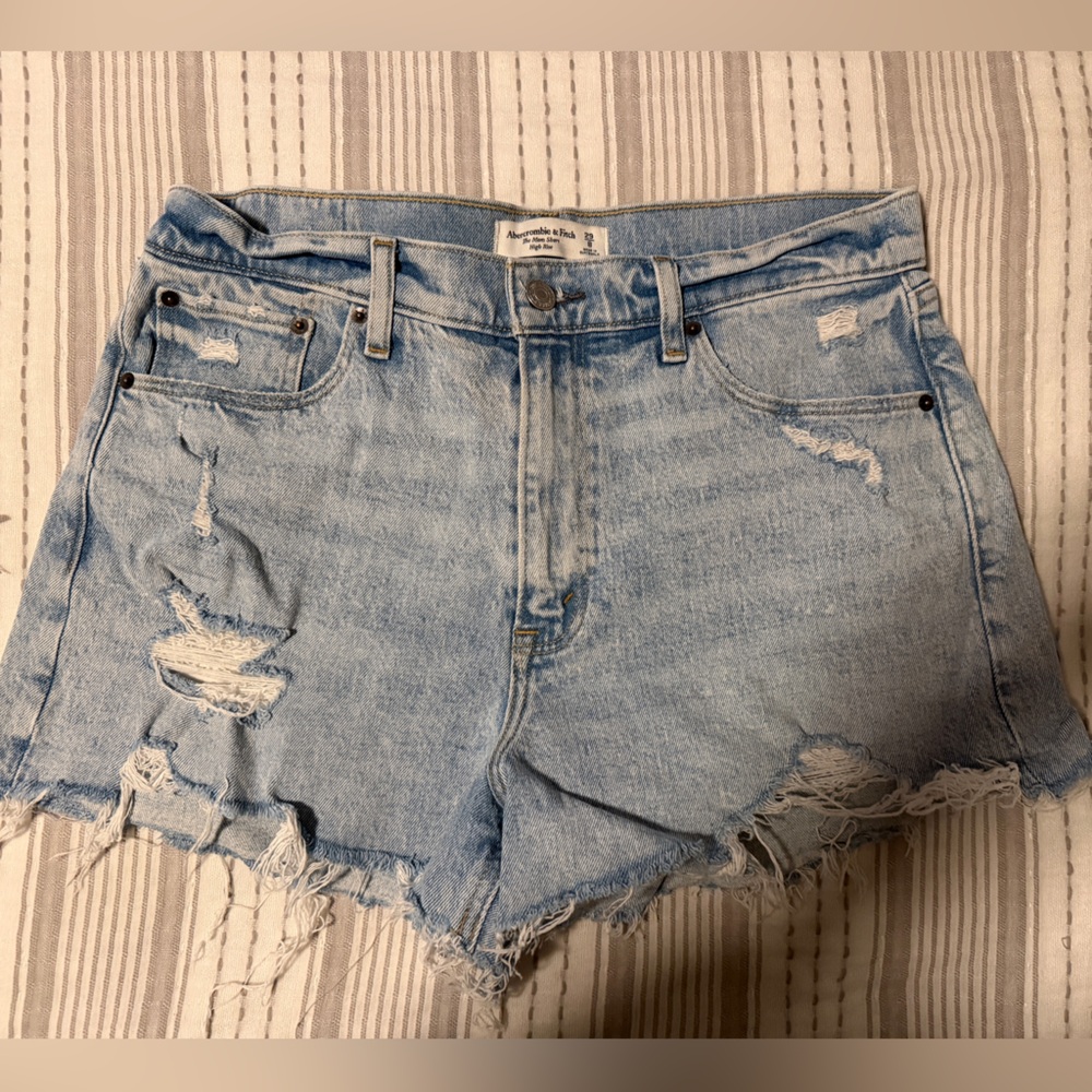 Abercrombie & Fitch The Mom High Rise Short